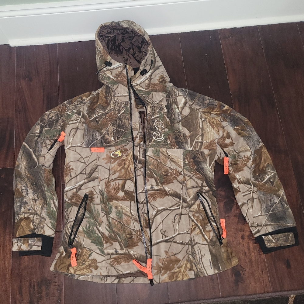 She Medium Camouflage Heavy Duty Jacket w/ neoprene & lots of storage!